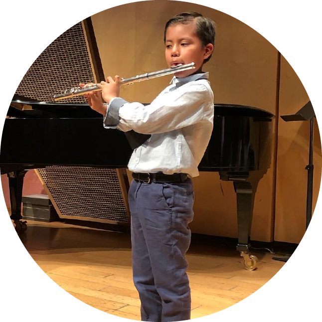 imagen de niña tocando el chelo